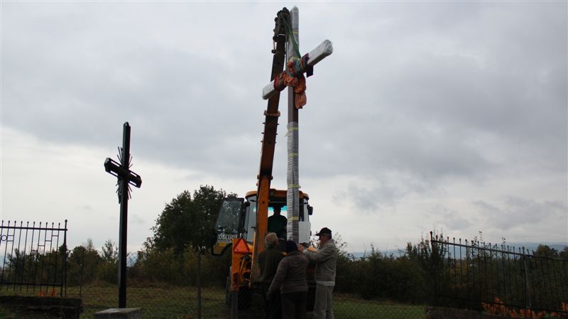 krzyz cmentarz 052